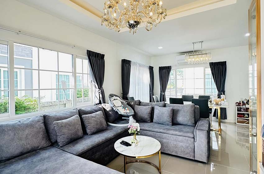 House with Shared Pool in Sukhumvit 